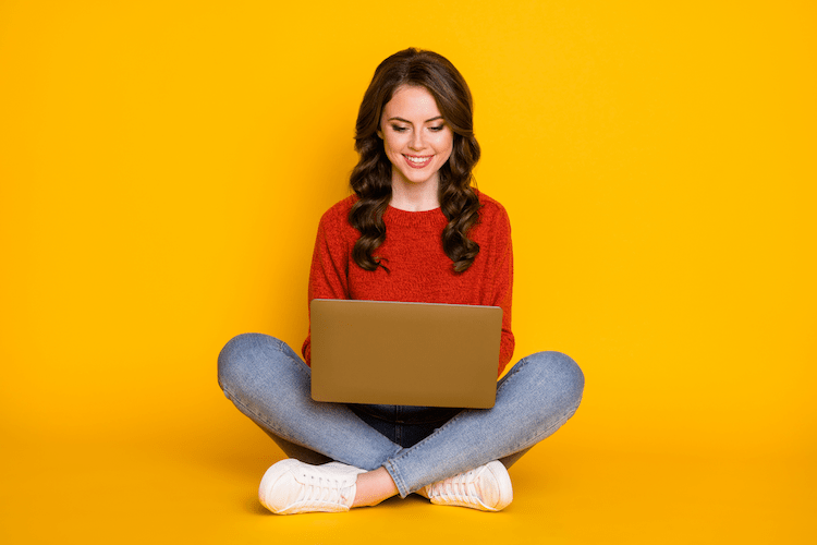 pretty-girl-on-laptop